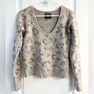 Abercrombie & Fitch leopard print sweater